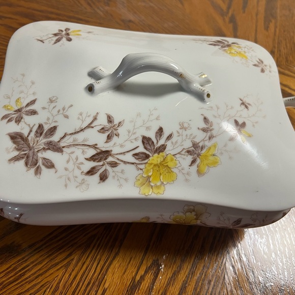 Porcelain Container - Picture 2 of 3